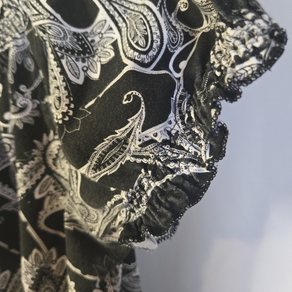 Croft & Barrow Black & White Paisley Peasant Top | Off Shoulder Ruffle Size L - Picture 4 of 7